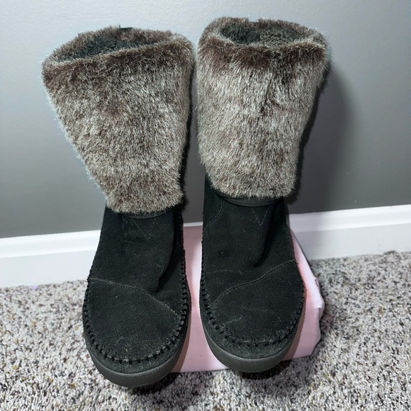 Toms Shoes - TOMS Black Suede Faux Fur Winter Boots Warm Cozy Mid Calf Slip On Women’s 6